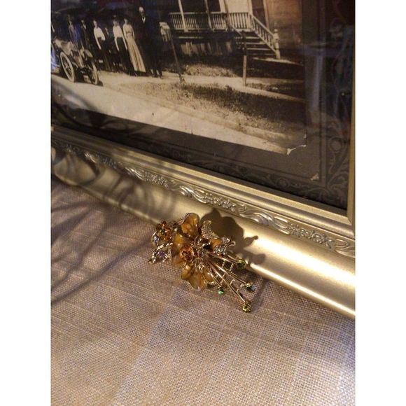 NWT Enameled Flower Brooch Pin Honey Beige & Carmel With Rhinestones BEAUTIFUL! - Picture 6 of 16